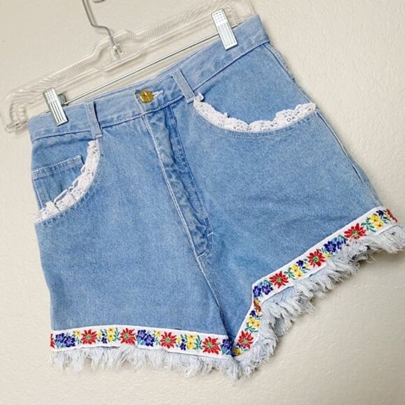 Vintage High Waisted Mom Jean Shorts Flower Trim - Picture 3 of 6